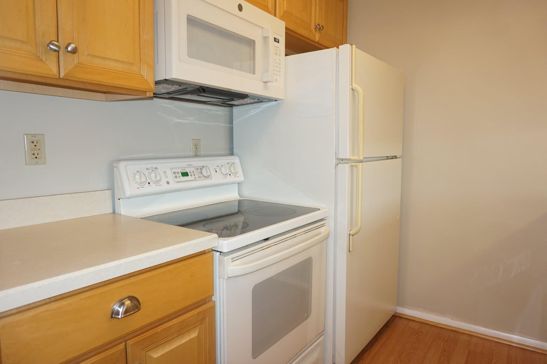 1570 The Fairway #512 E photo 7