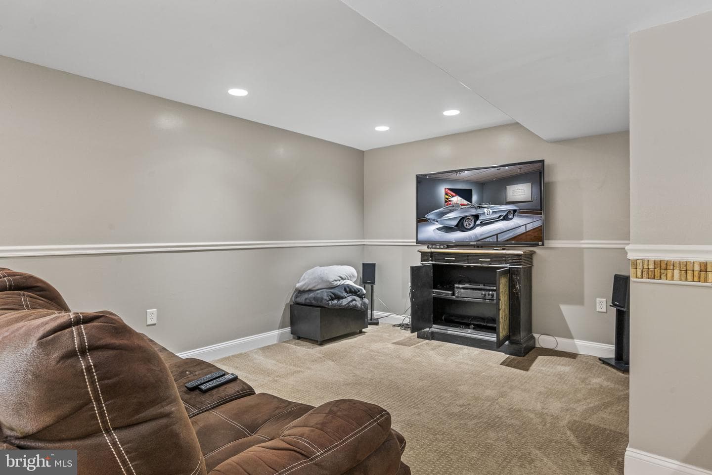 250 Freeland Drive photo 18