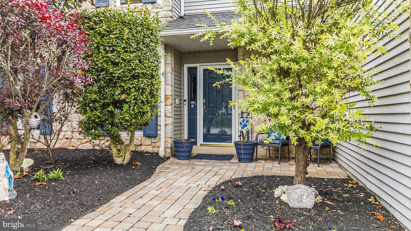 250 Freeland Drive photo 2