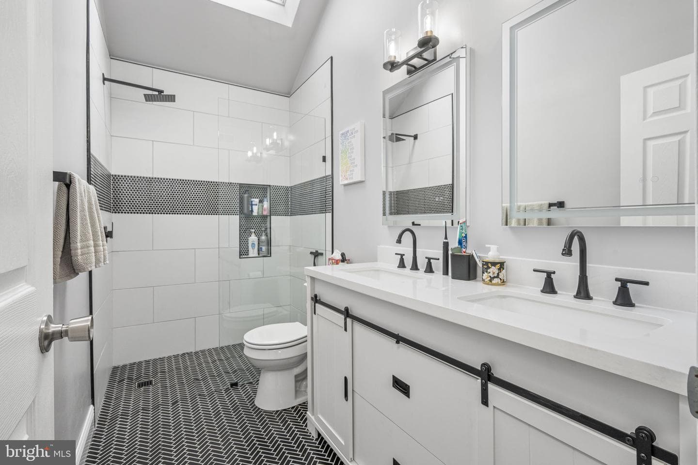 250 Freeland Drive photo 9
