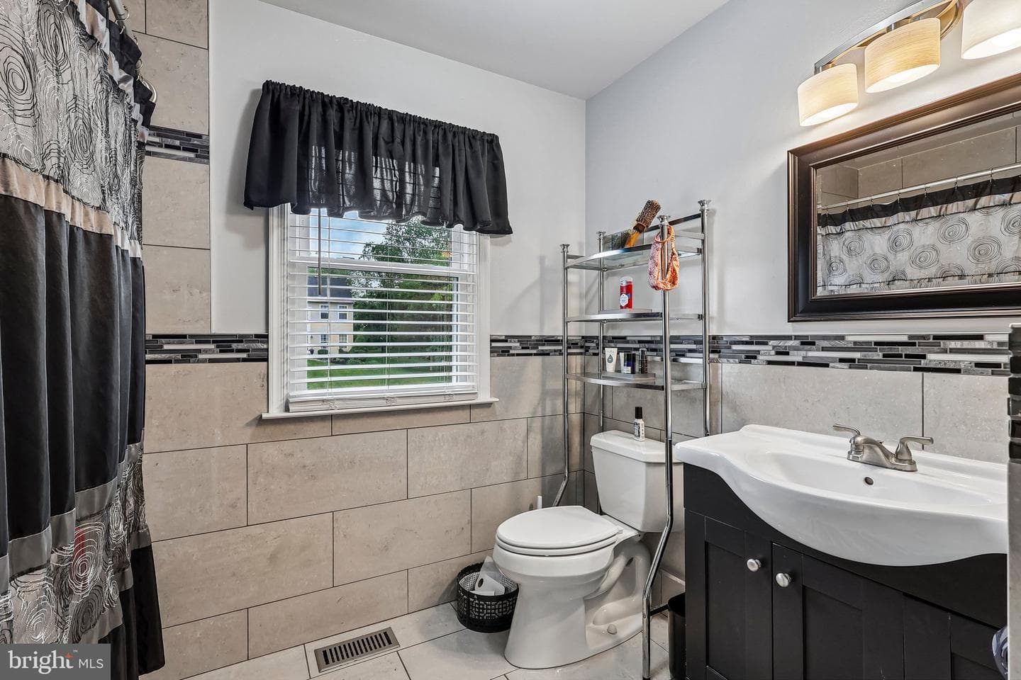 484 Mockingbird Lane photo 30