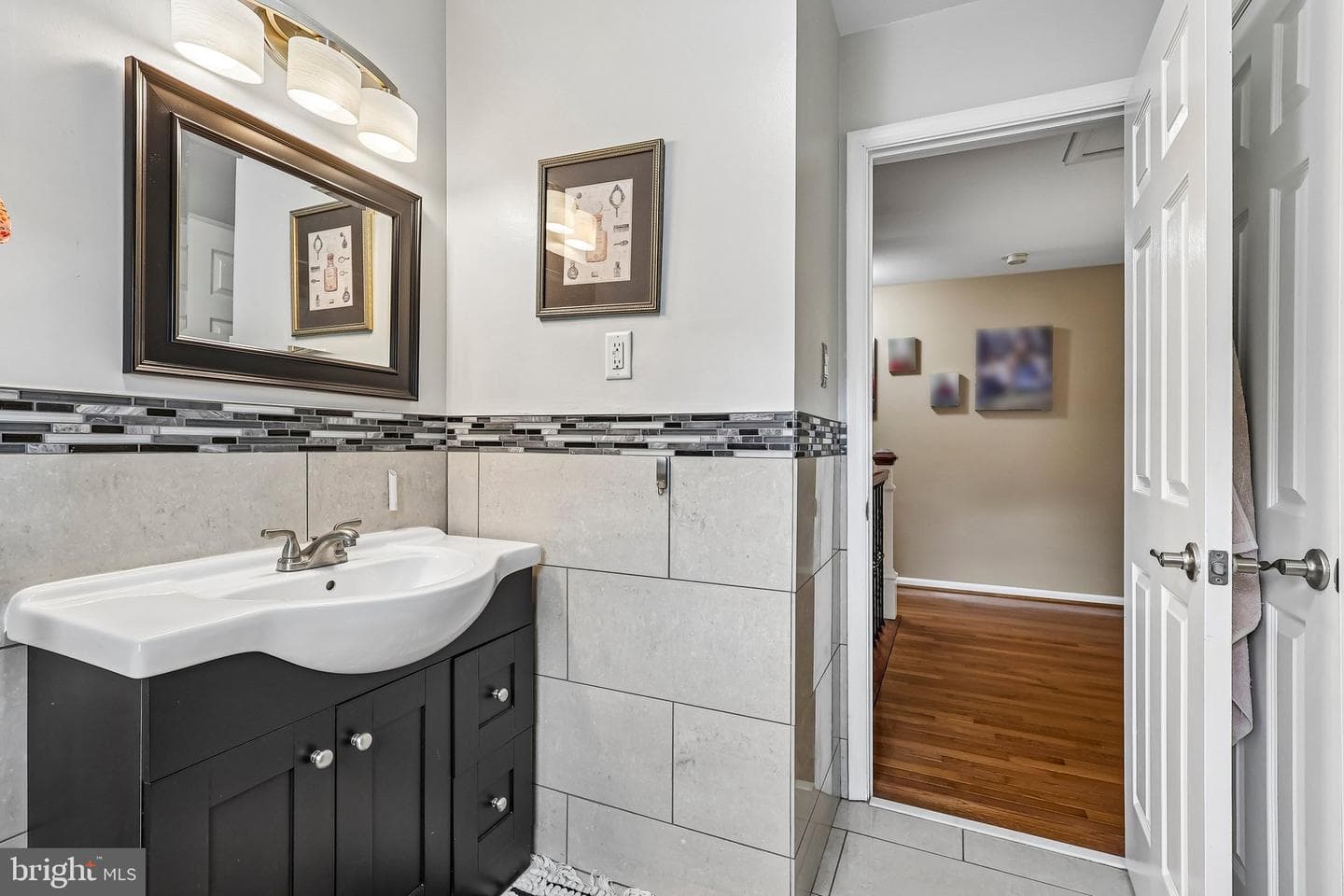 484 Mockingbird Lane photo 31