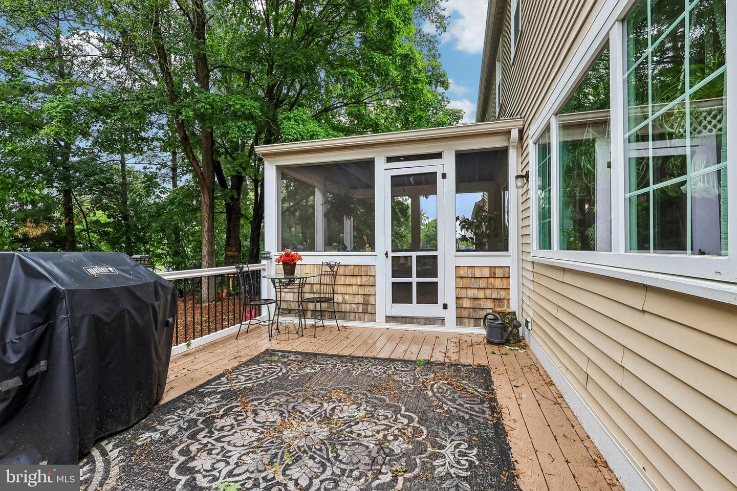 484 Mockingbird Lane photo 33