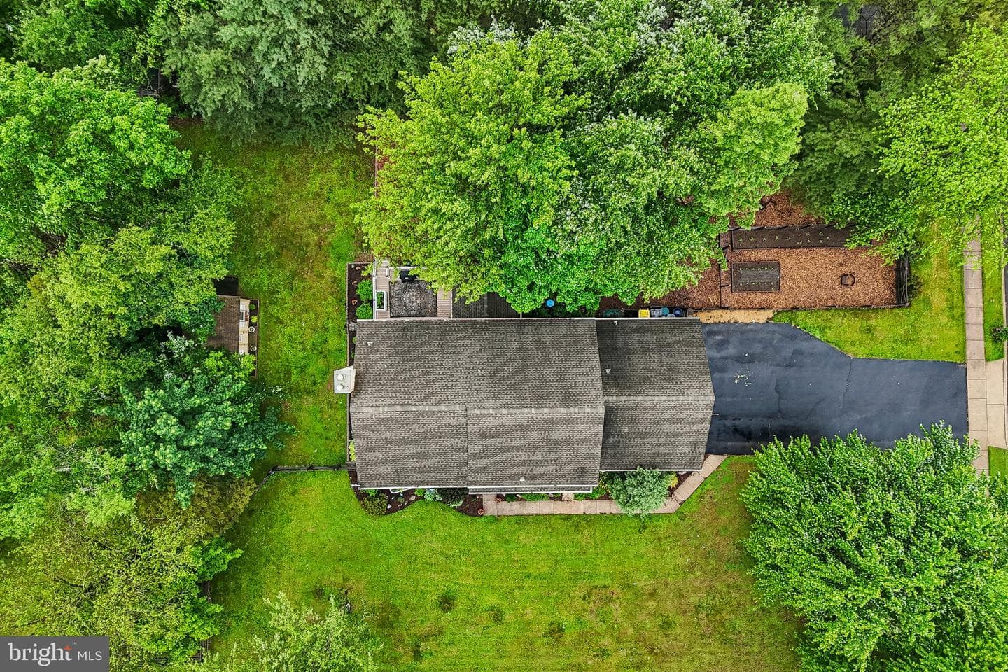 484 Mockingbird Lane photo 41