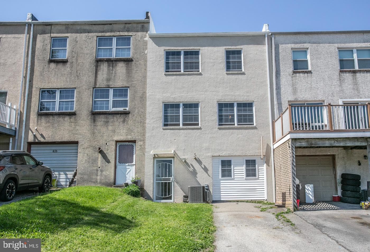 633 E Elm Street photo 19