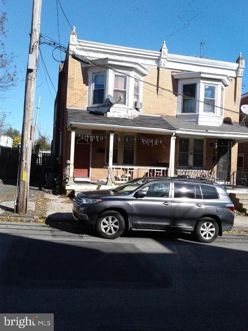 819 W Elm Street photo 16