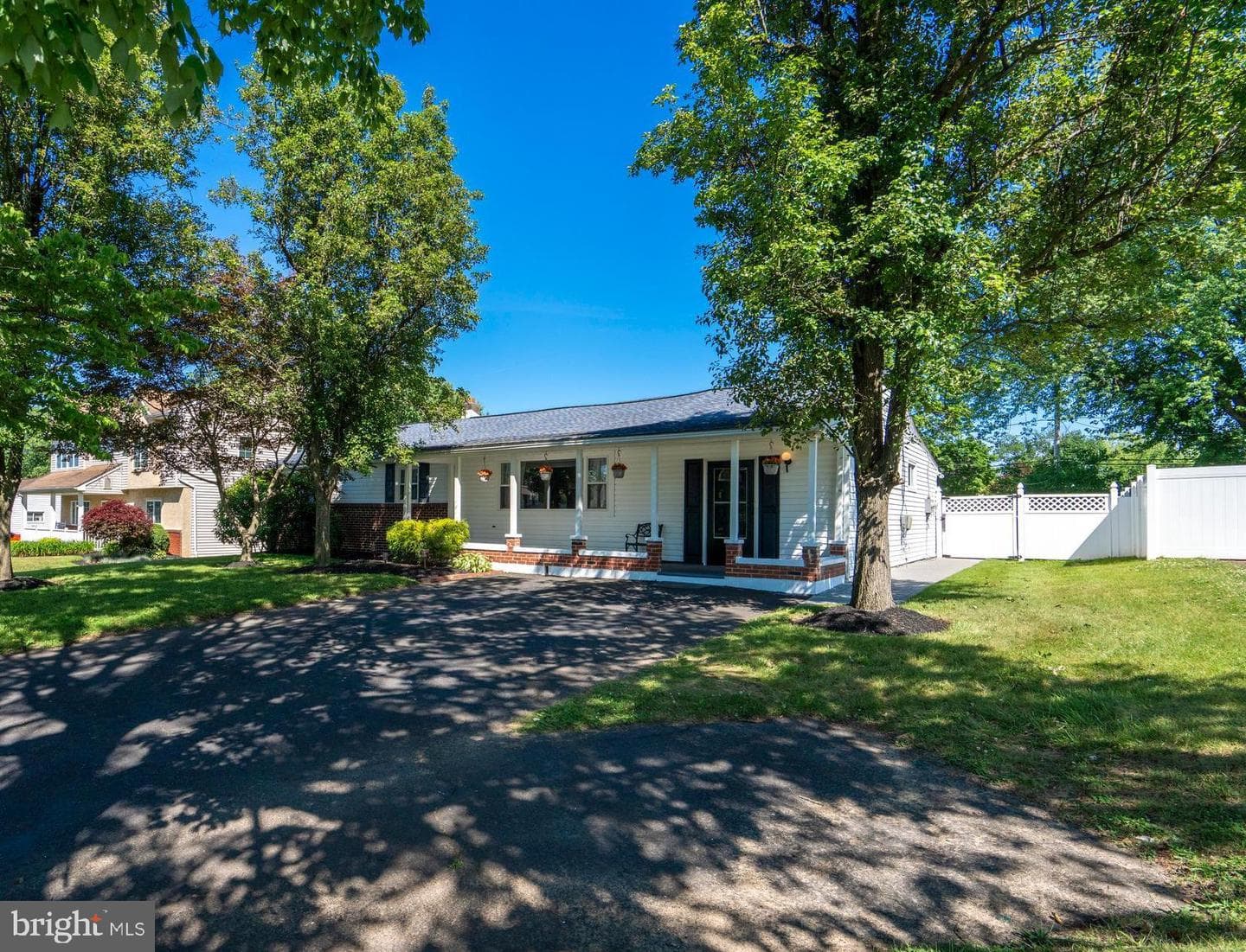 23 Maple Avenue photo 2