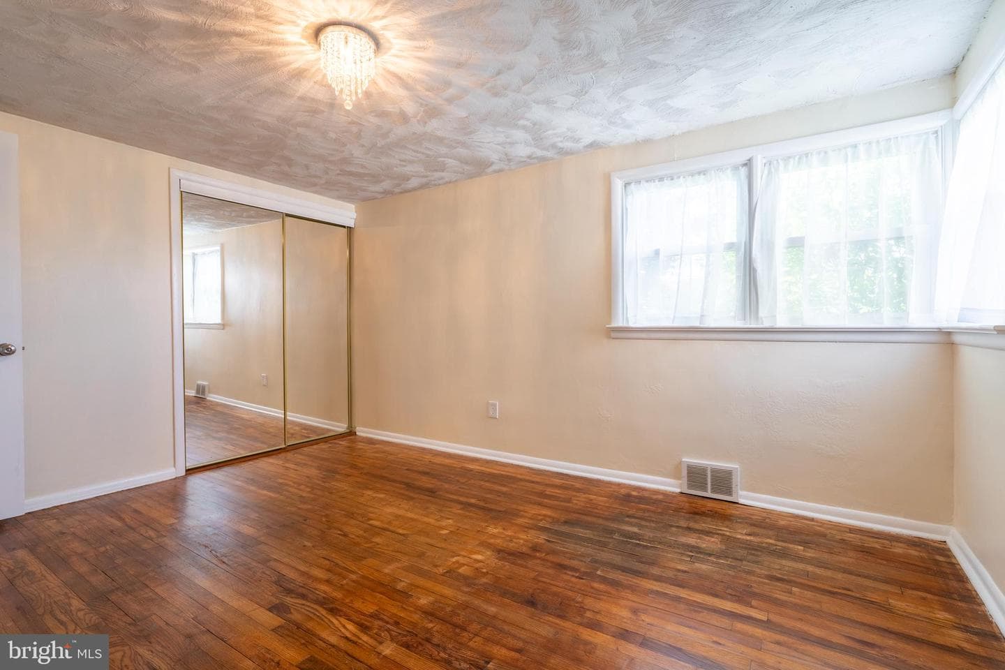 23 Maple Avenue photo 32