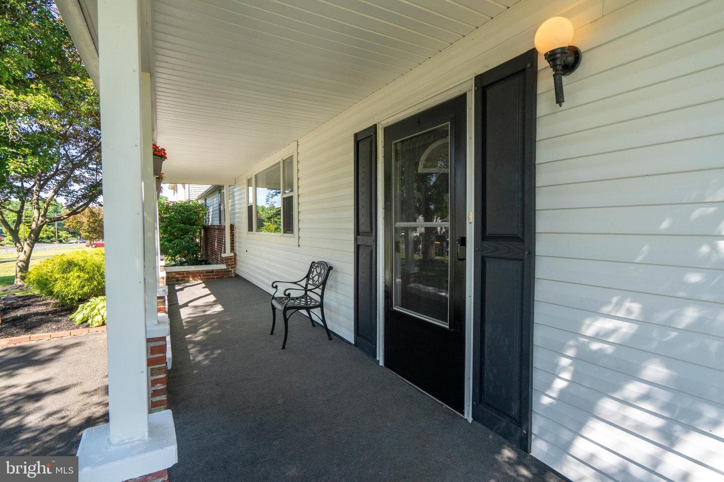 23 Maple Avenue photo 4