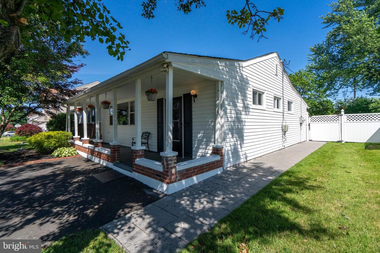 23 Maple Avenue photo 6