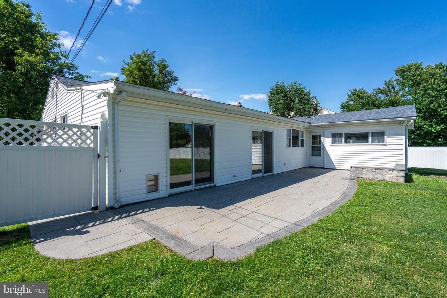 23 Maple Avenue photo 8