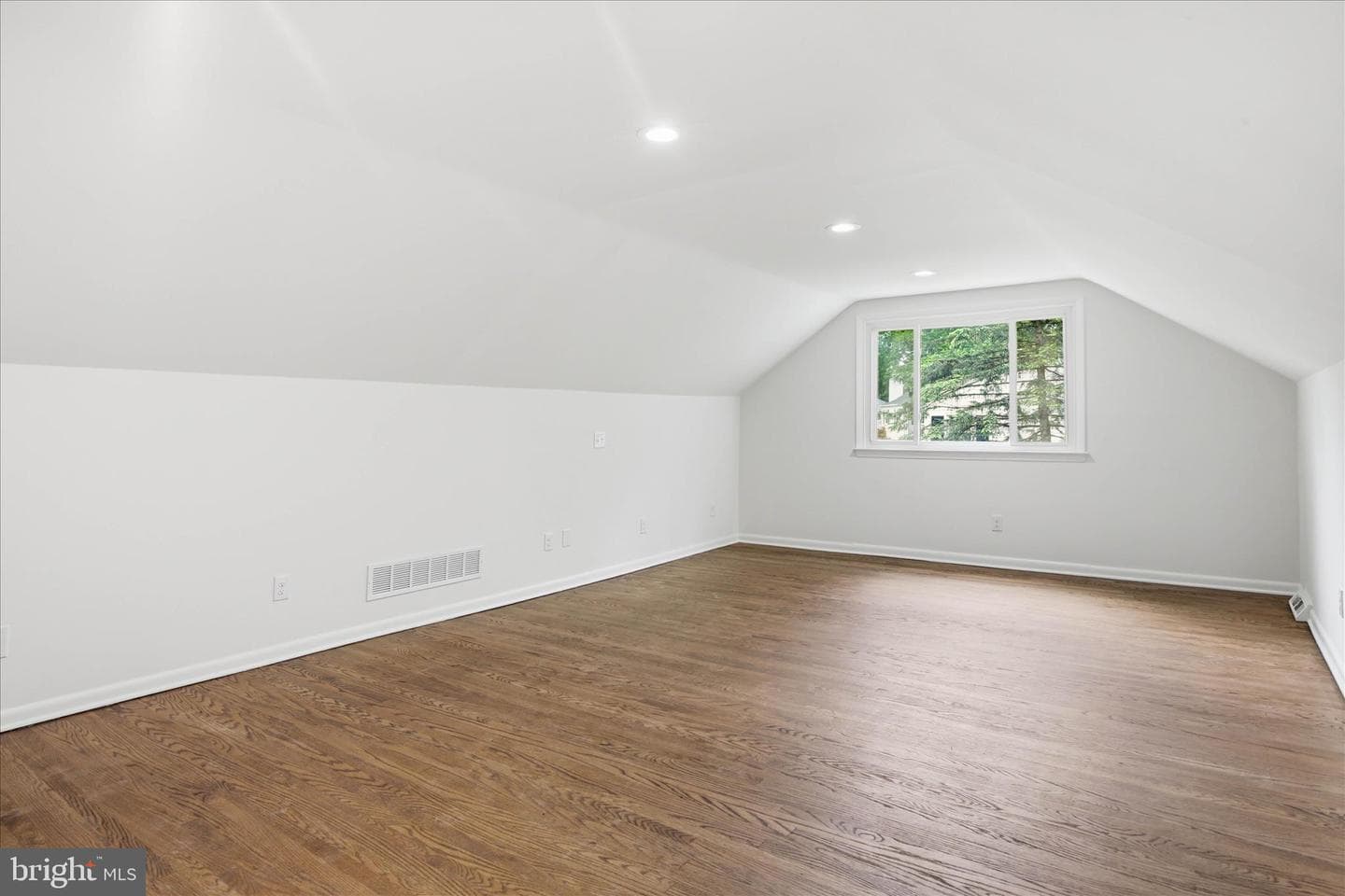 140 Woodland Drive photo 33