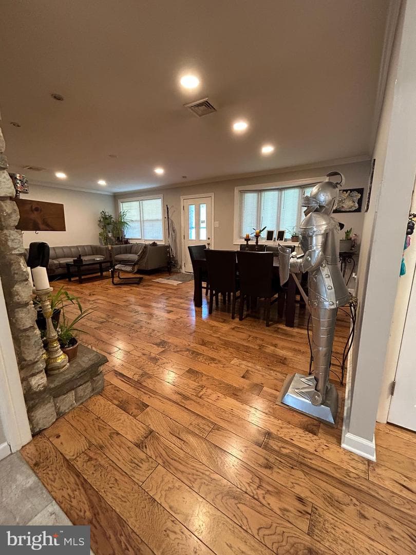 681 Pembroke Road photo 2
