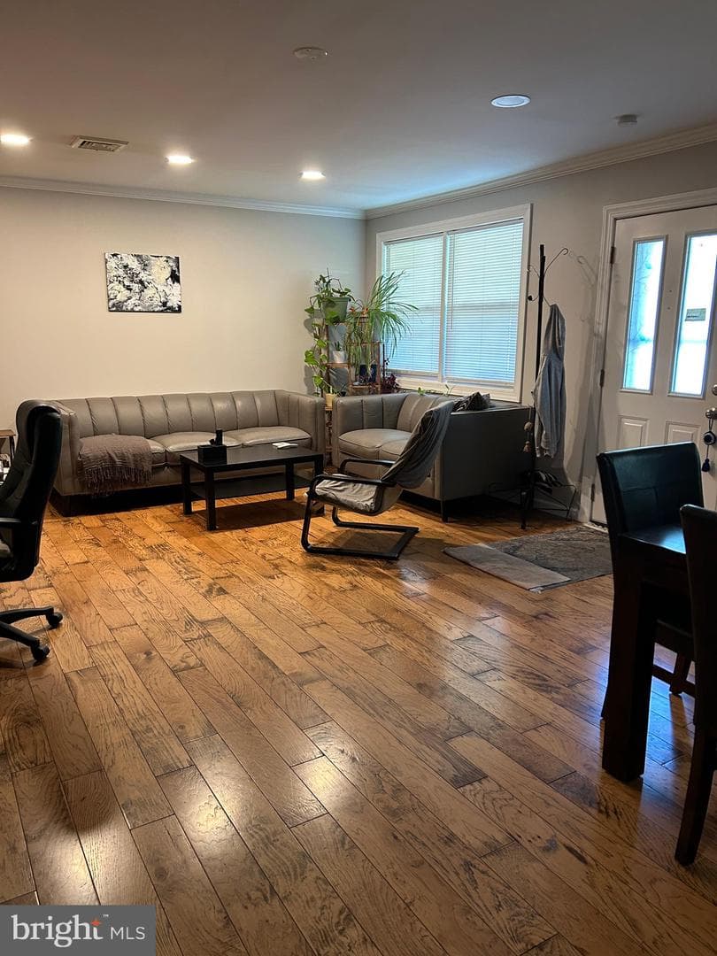 681 Pembroke Road photo 3
