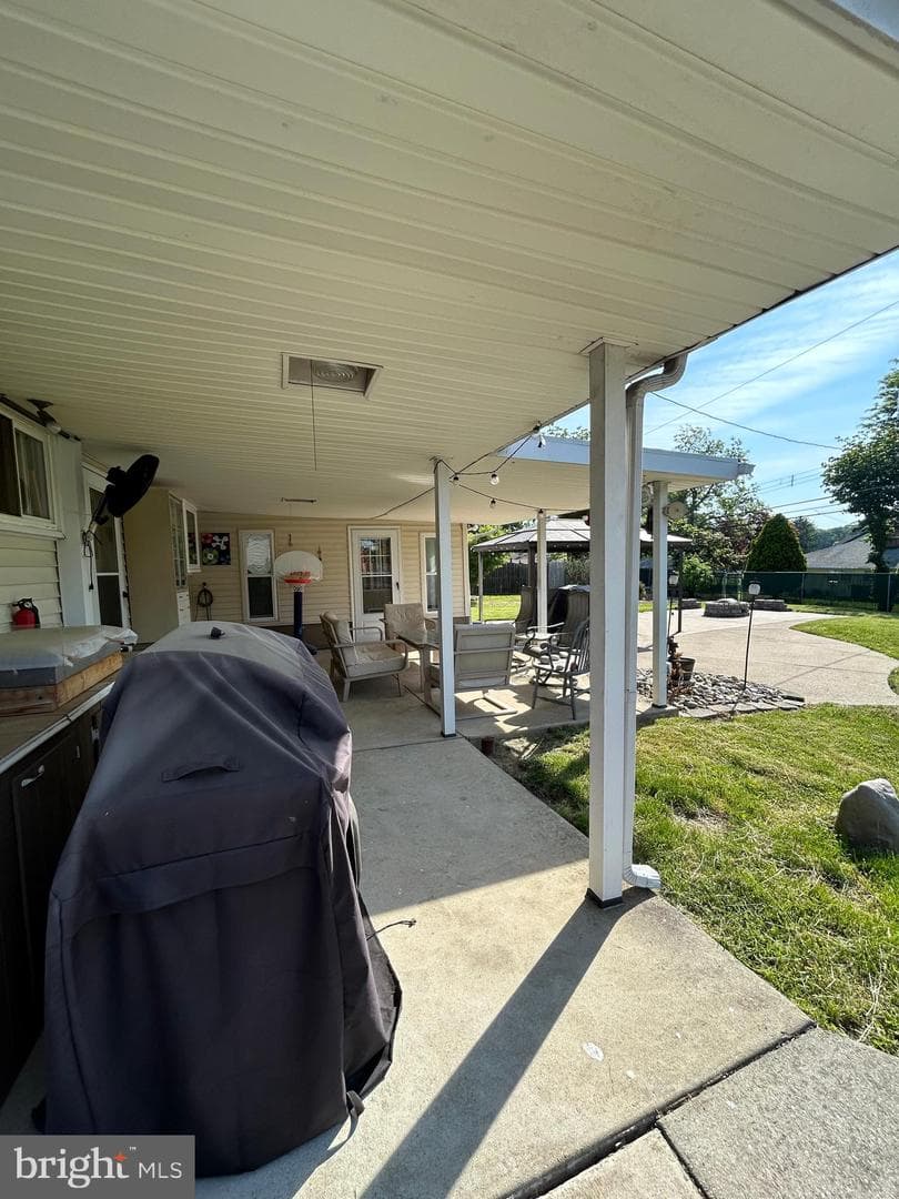 681 Pembroke Road photo 44