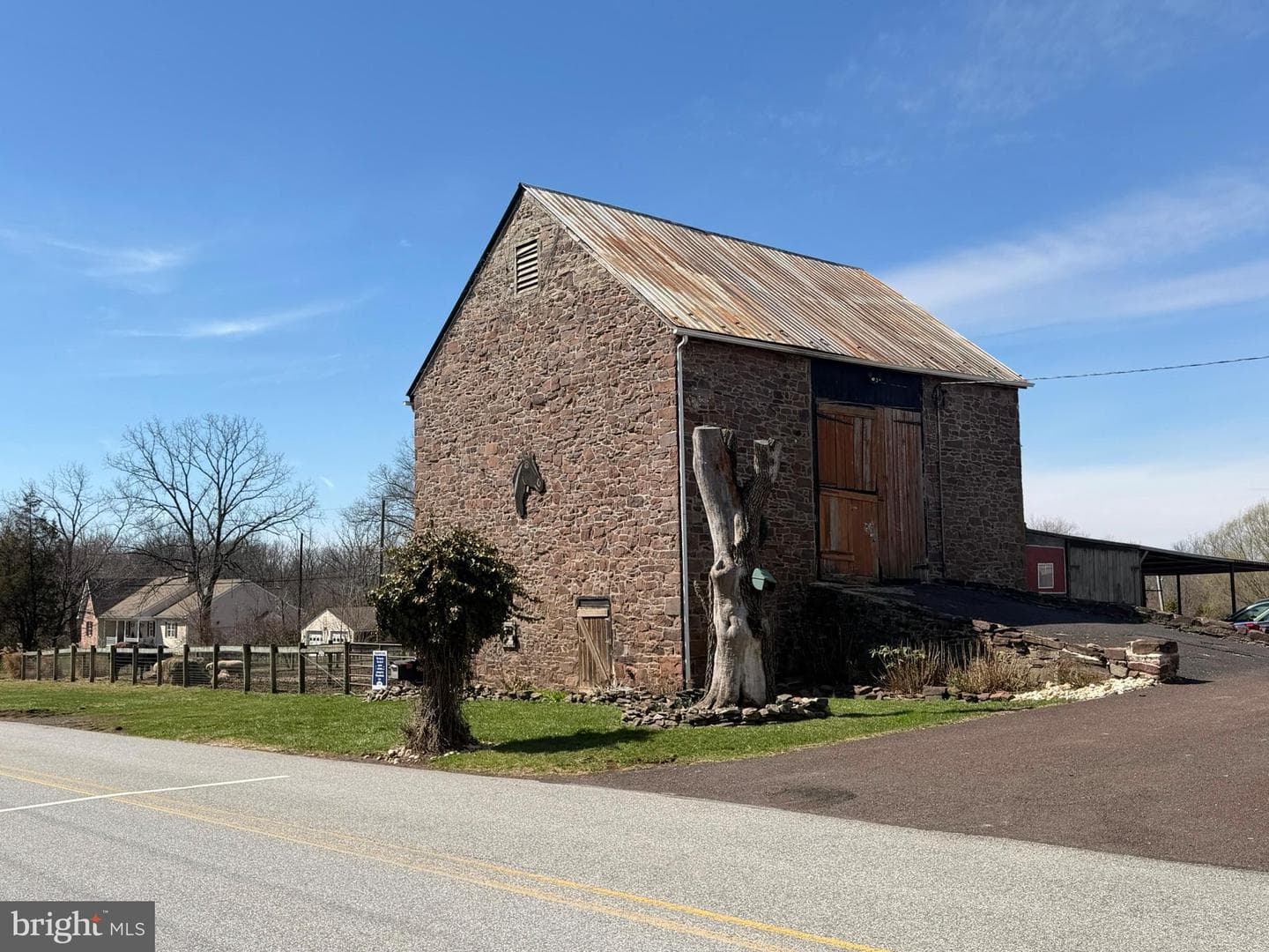 969 N Grange Avenue photo 4