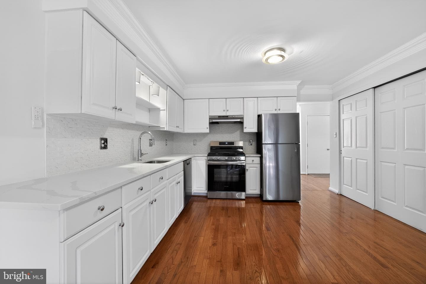 1150 Oxford Circle photo 11