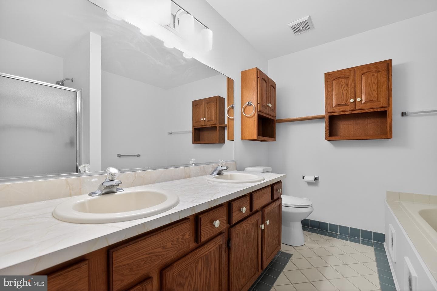 1150 Oxford Circle photo 16