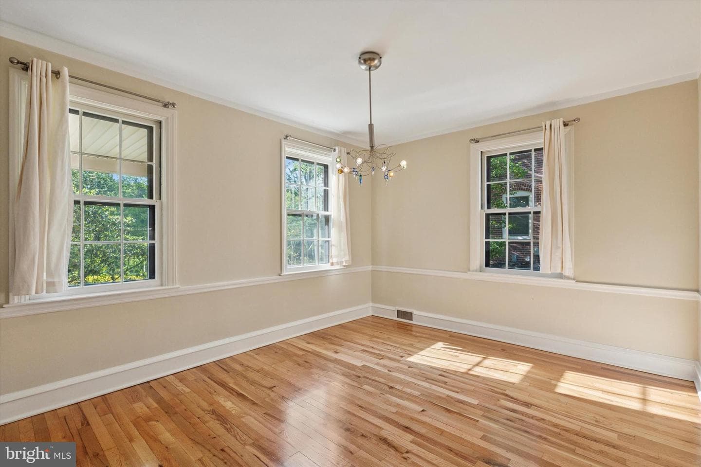407 Shortridge Drive photo 2