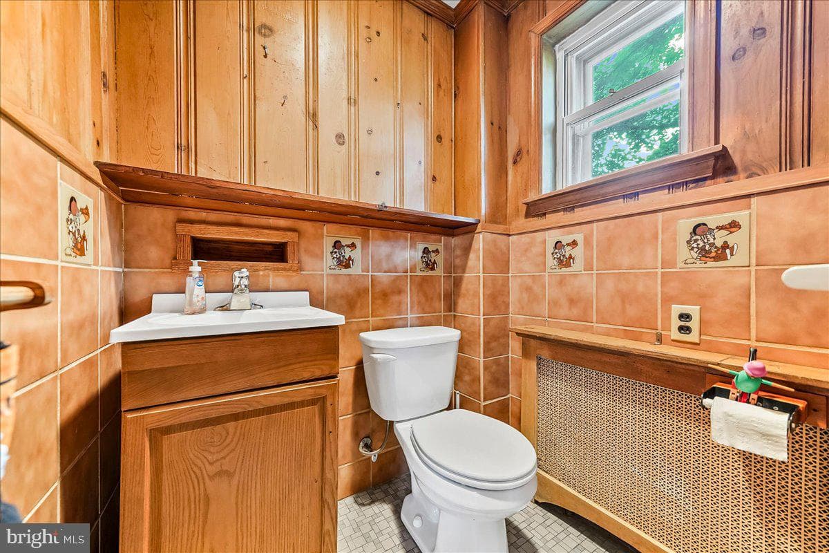 4 E Lodges Lane photo 11