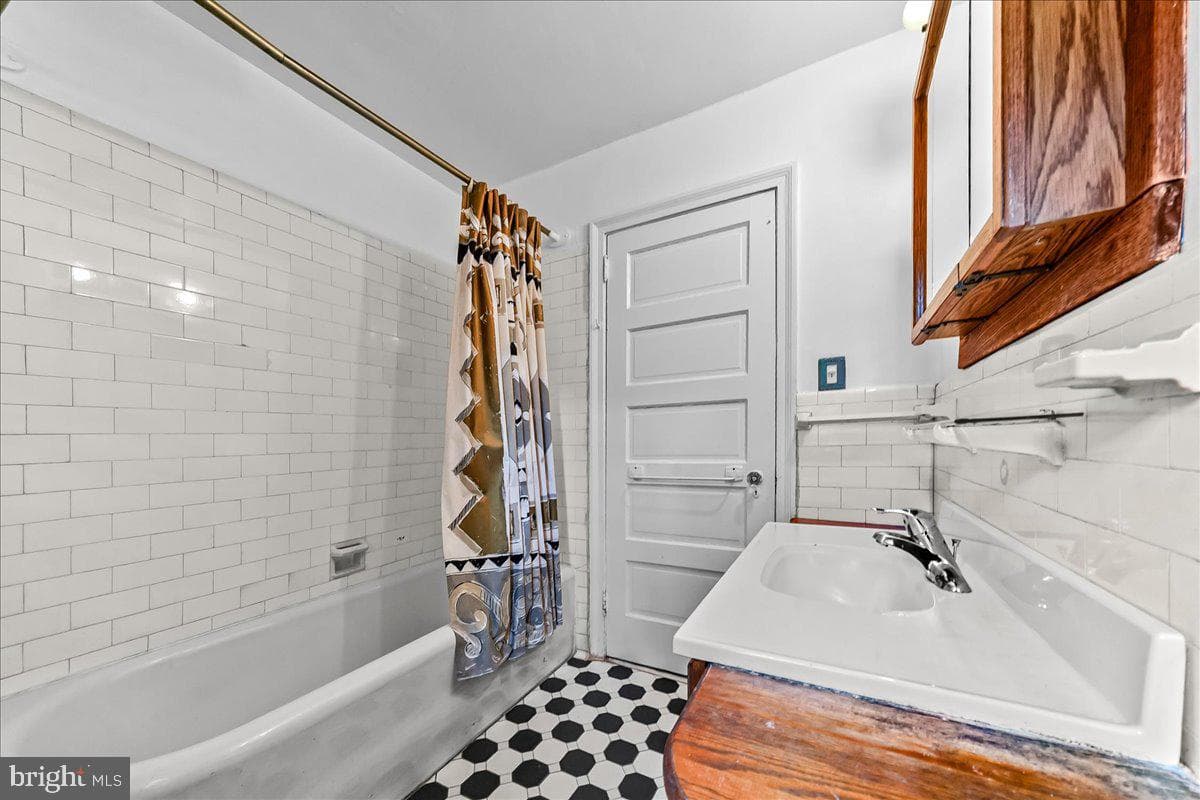 4 E Lodges Lane photo 26