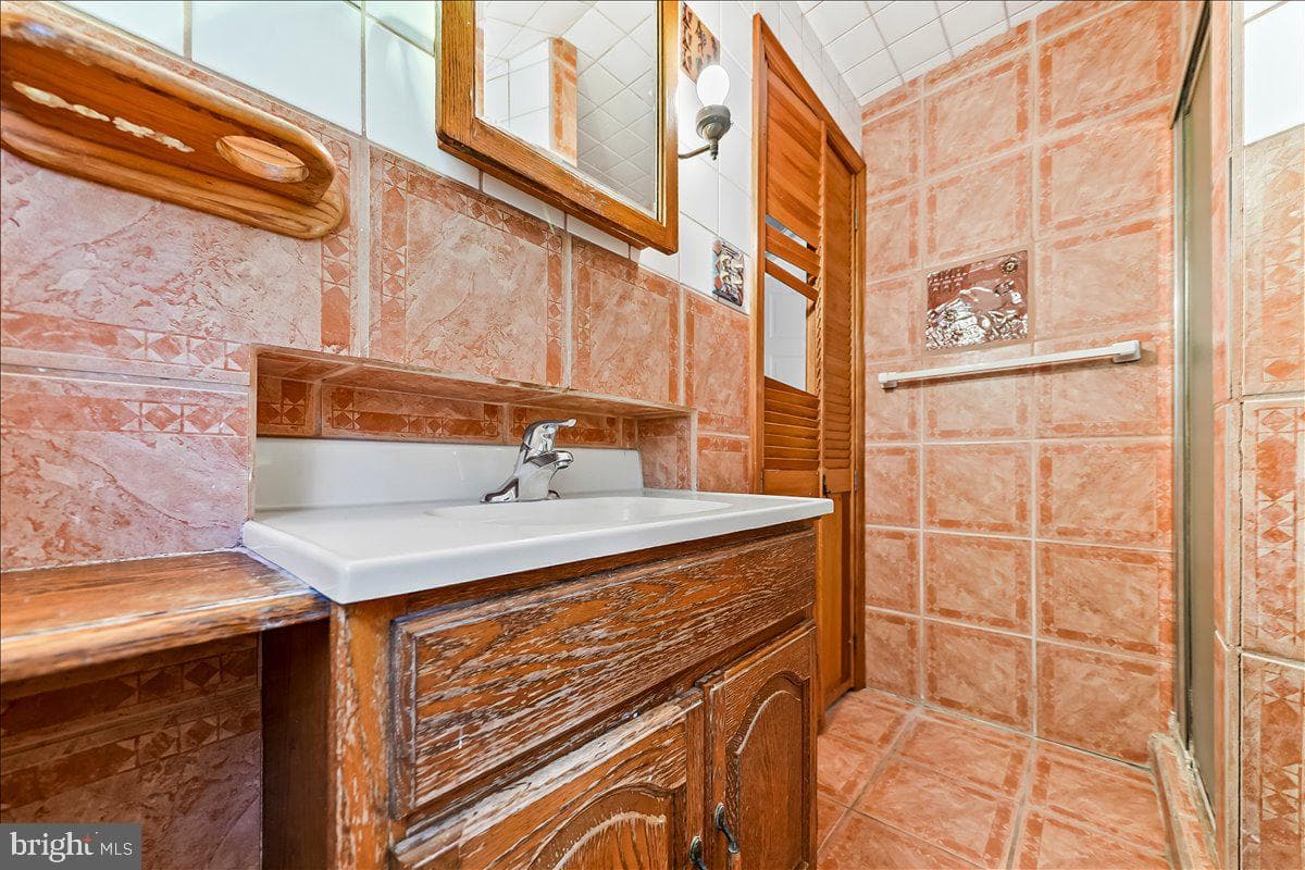 4 E Lodges Lane photo 35