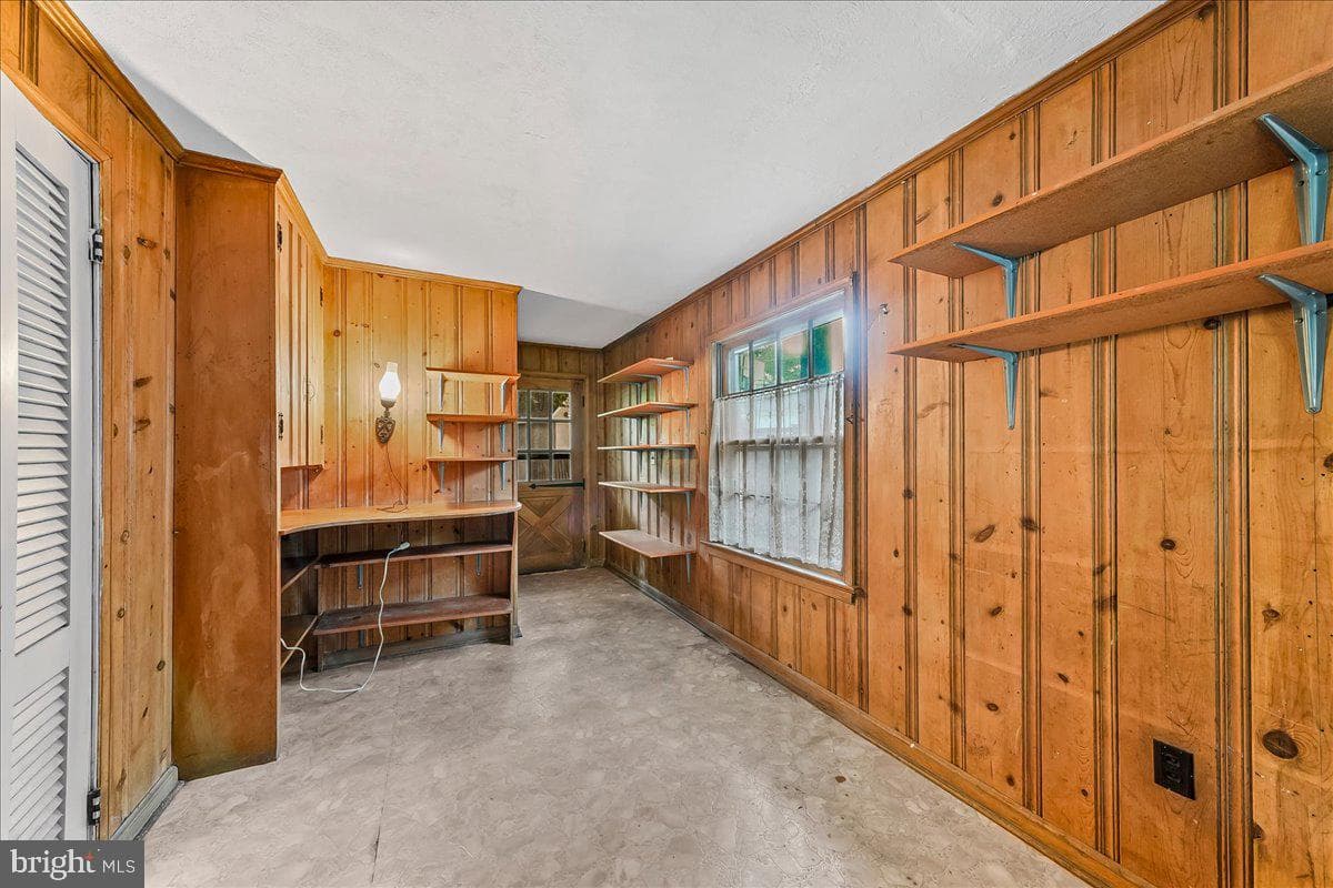4 E Lodges Lane photo 8