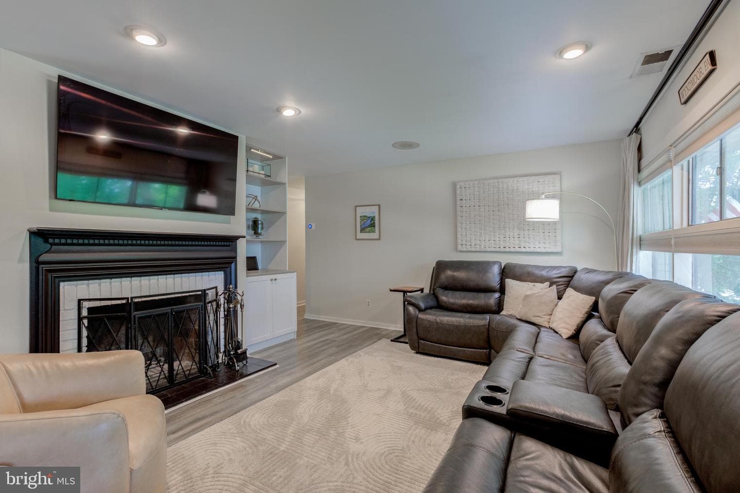 1108 Cromwell Road photo 4