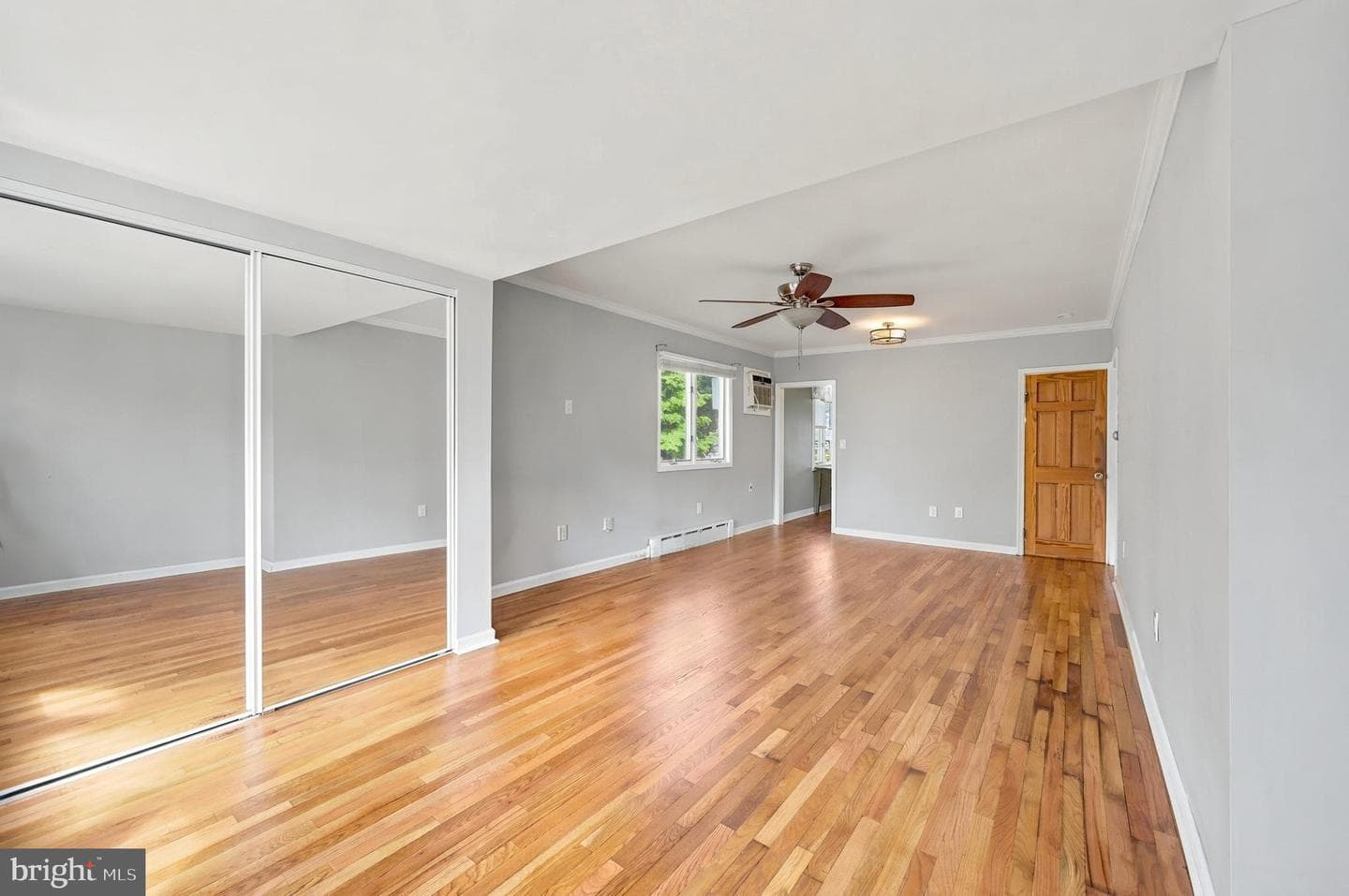 218 N Sylvania Avenue photo 3