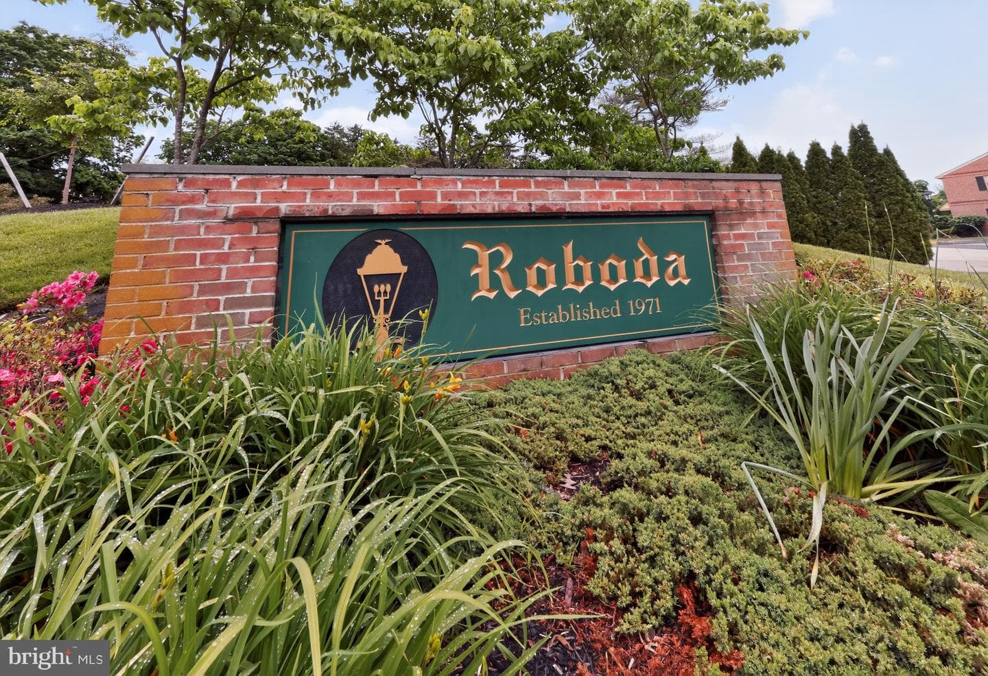 73 Roboda Boulevard photo 33