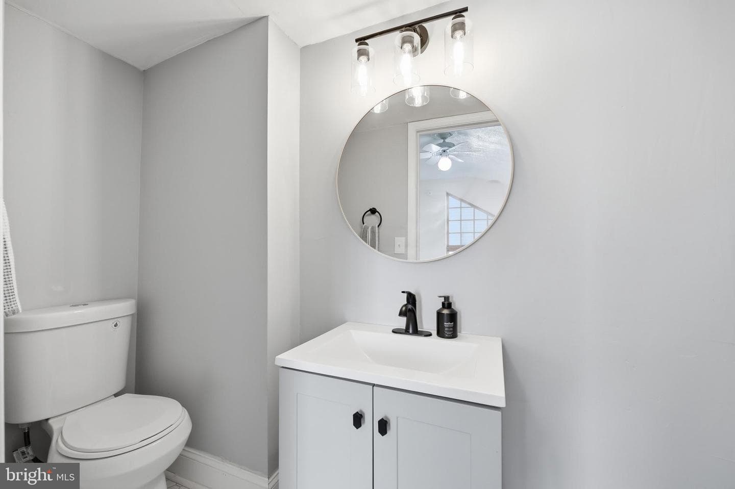 40 Adams Avenue photo 15