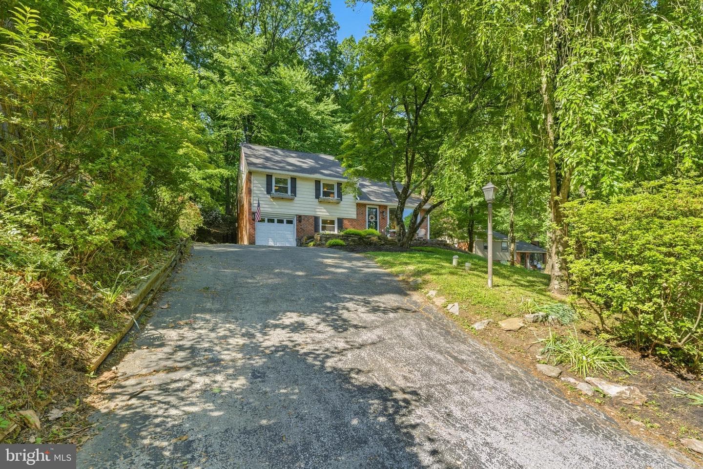 582 Forest Road photo 1