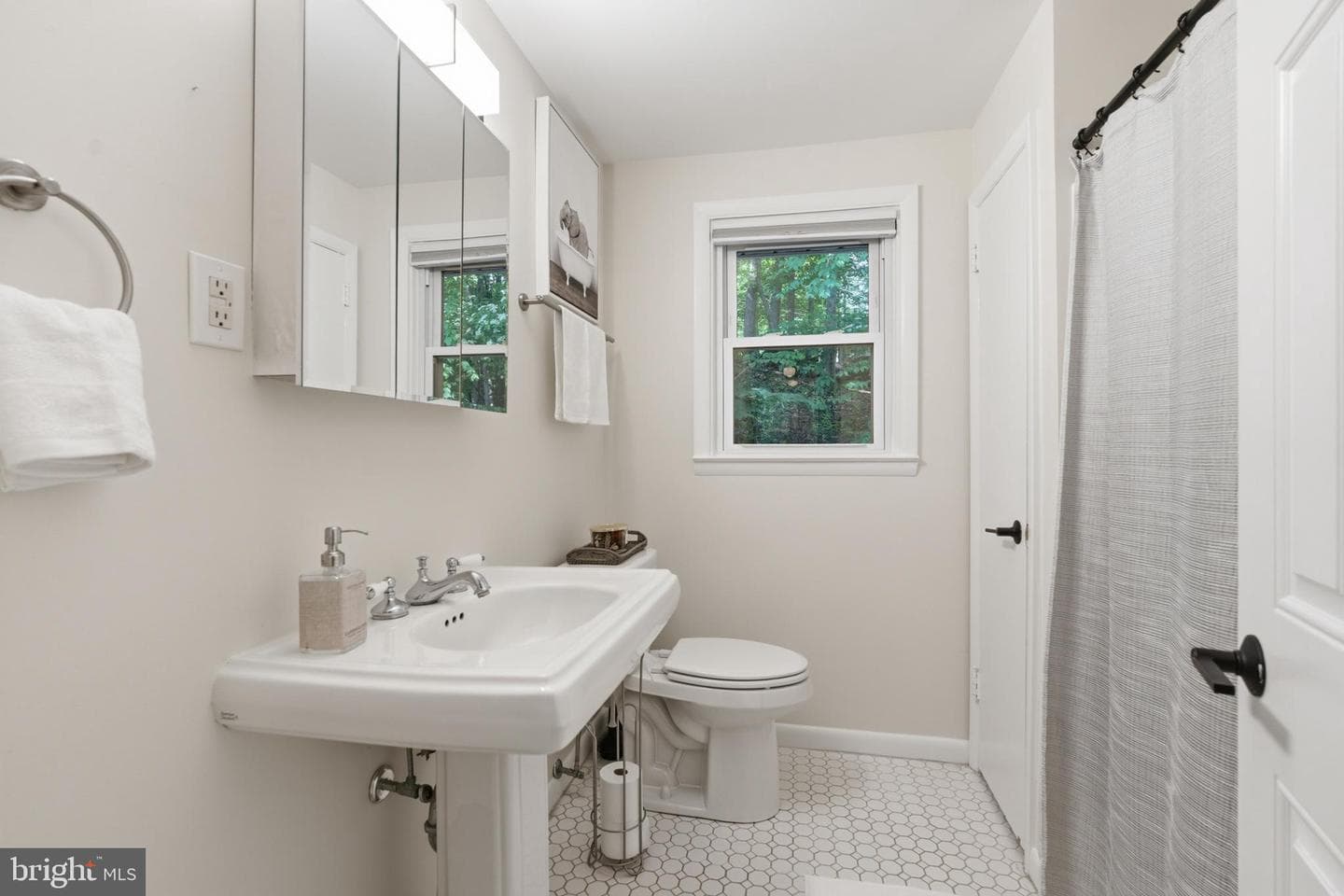 582 Forest Road photo 31