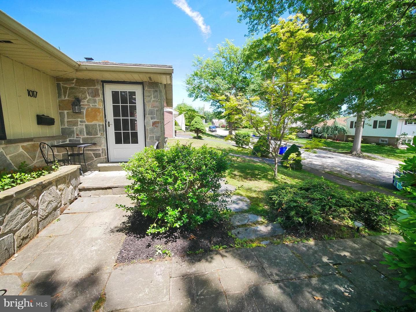 1017 Sycamore Drive photo 3