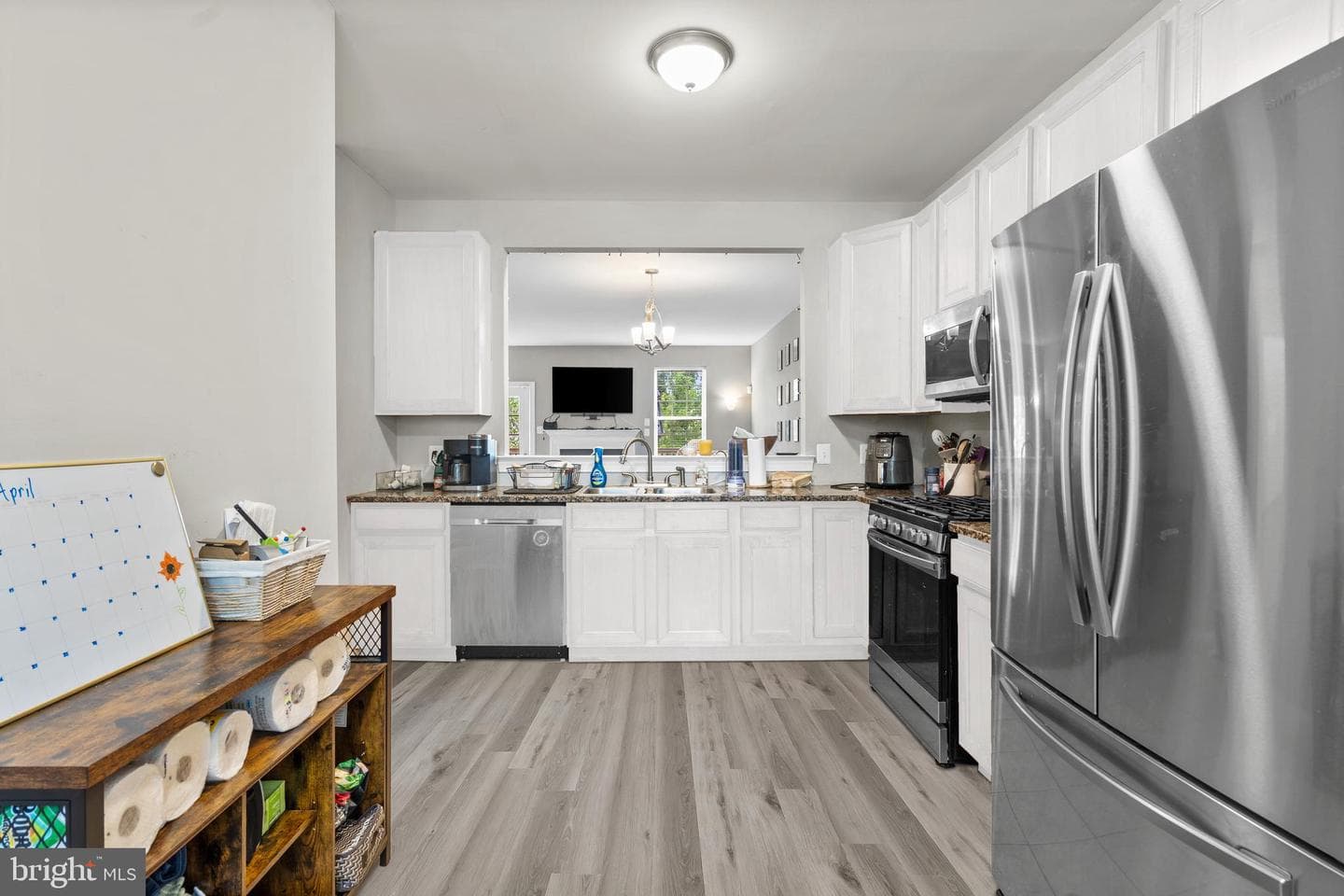 303 W 1st Avenue photo 9