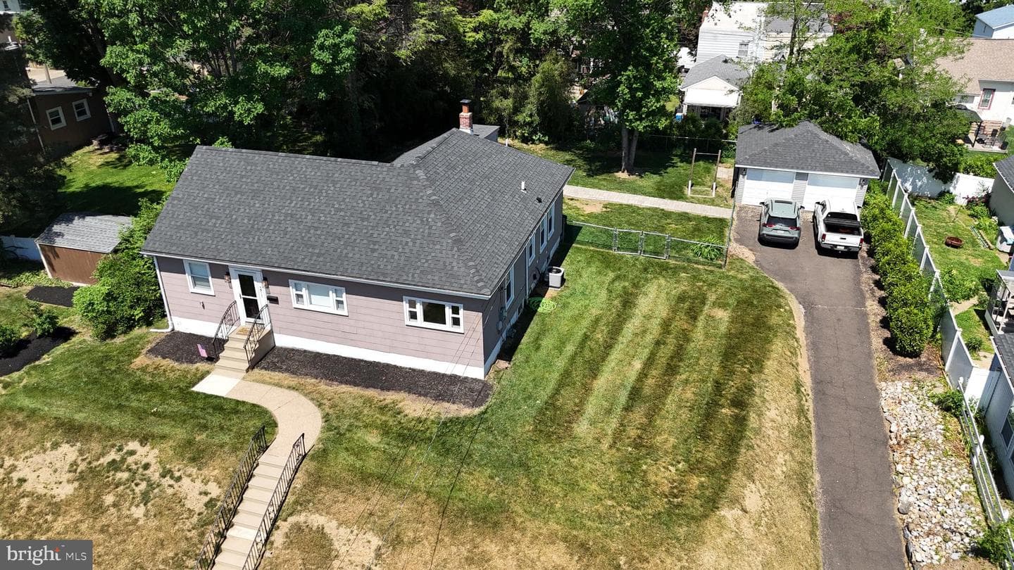 211 N Sylvania Avenue photo 15