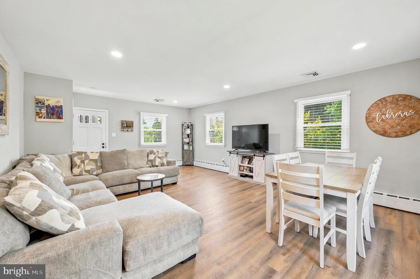 211 N Sylvania Avenue photo 6