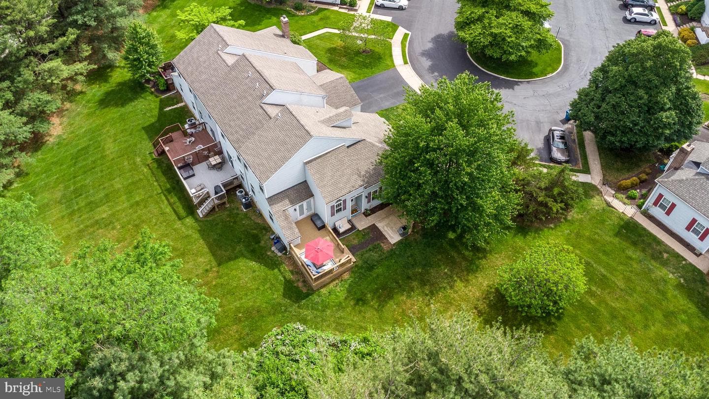 303 Stratford Court photo 43