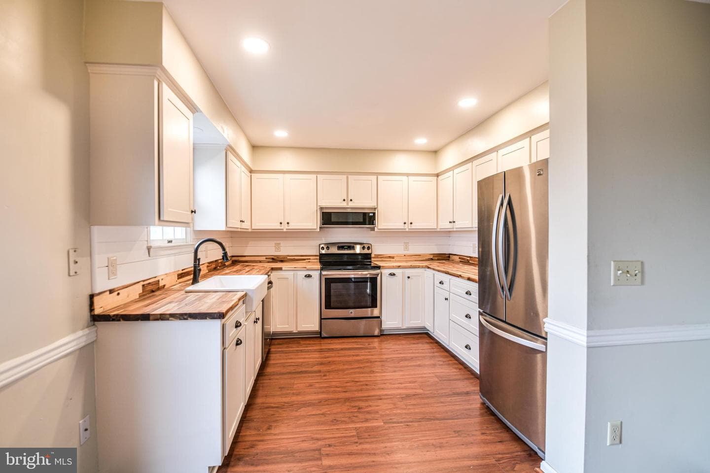 3415 Foxfield Circle photo 9