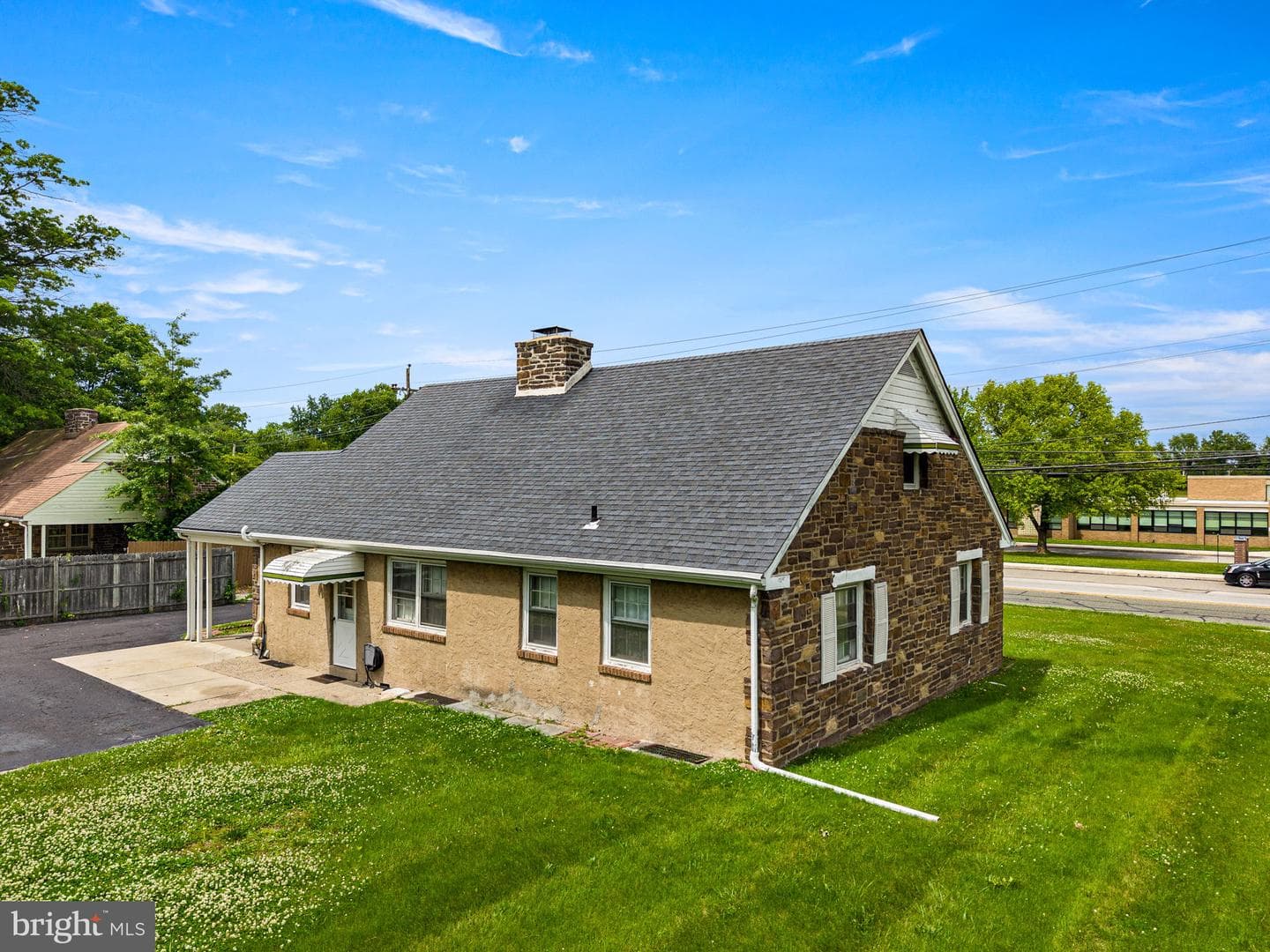 1508 W Marshall Street photo 27