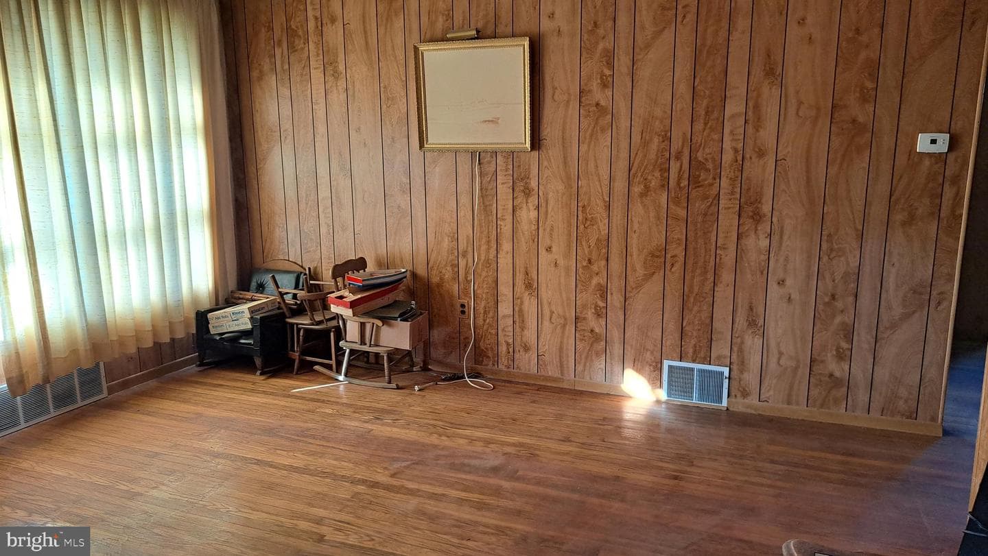 1214 Hall Avenue photo 10
