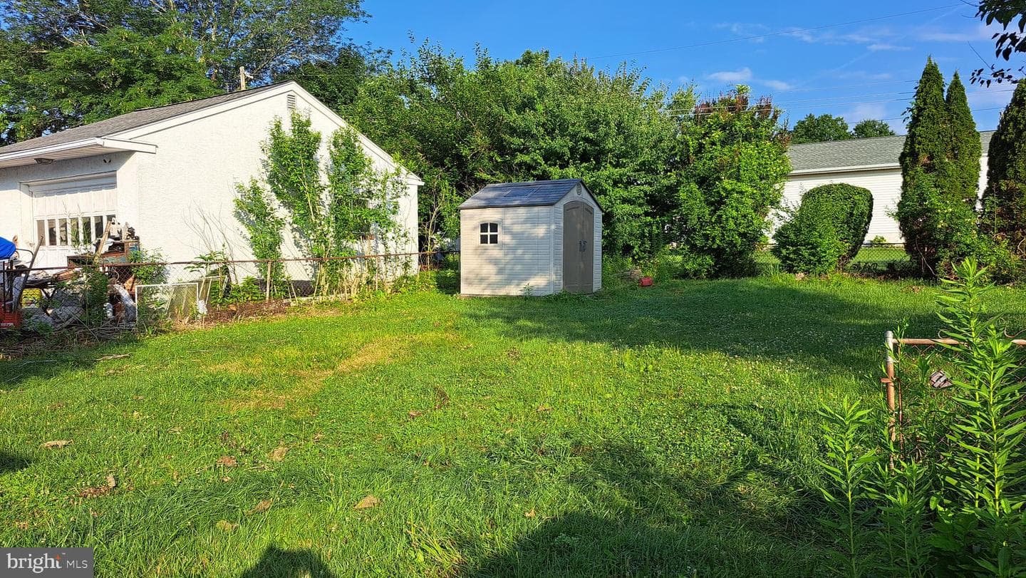 1214 Hall Avenue photo 17
