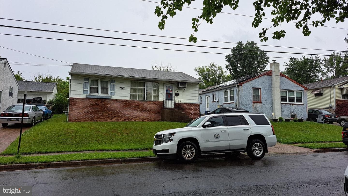 1214 Hall Avenue photo 27