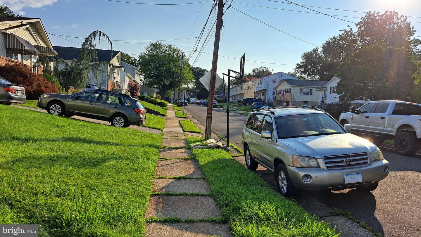 1214 Hall Avenue photo 5