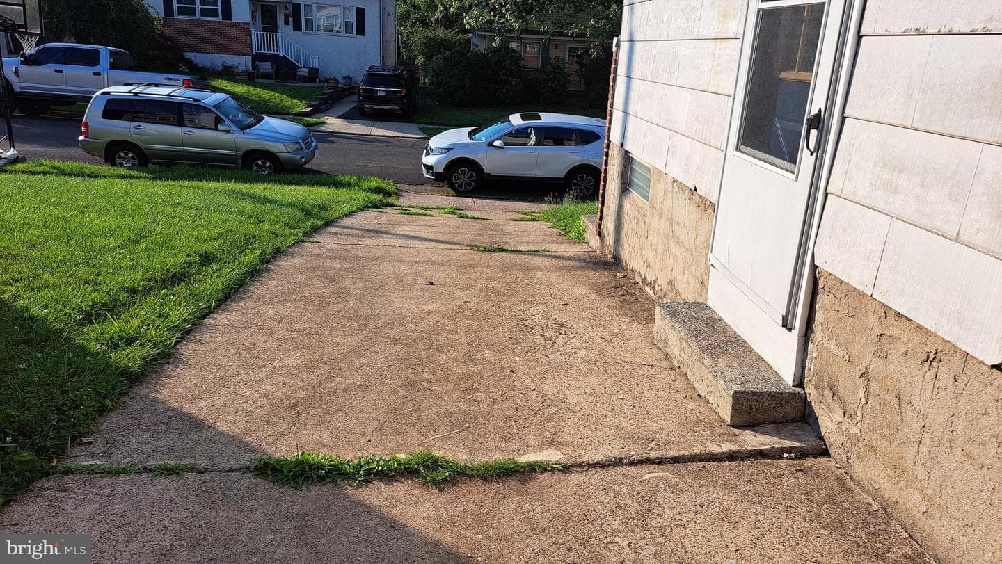1214 Hall Avenue photo 6
