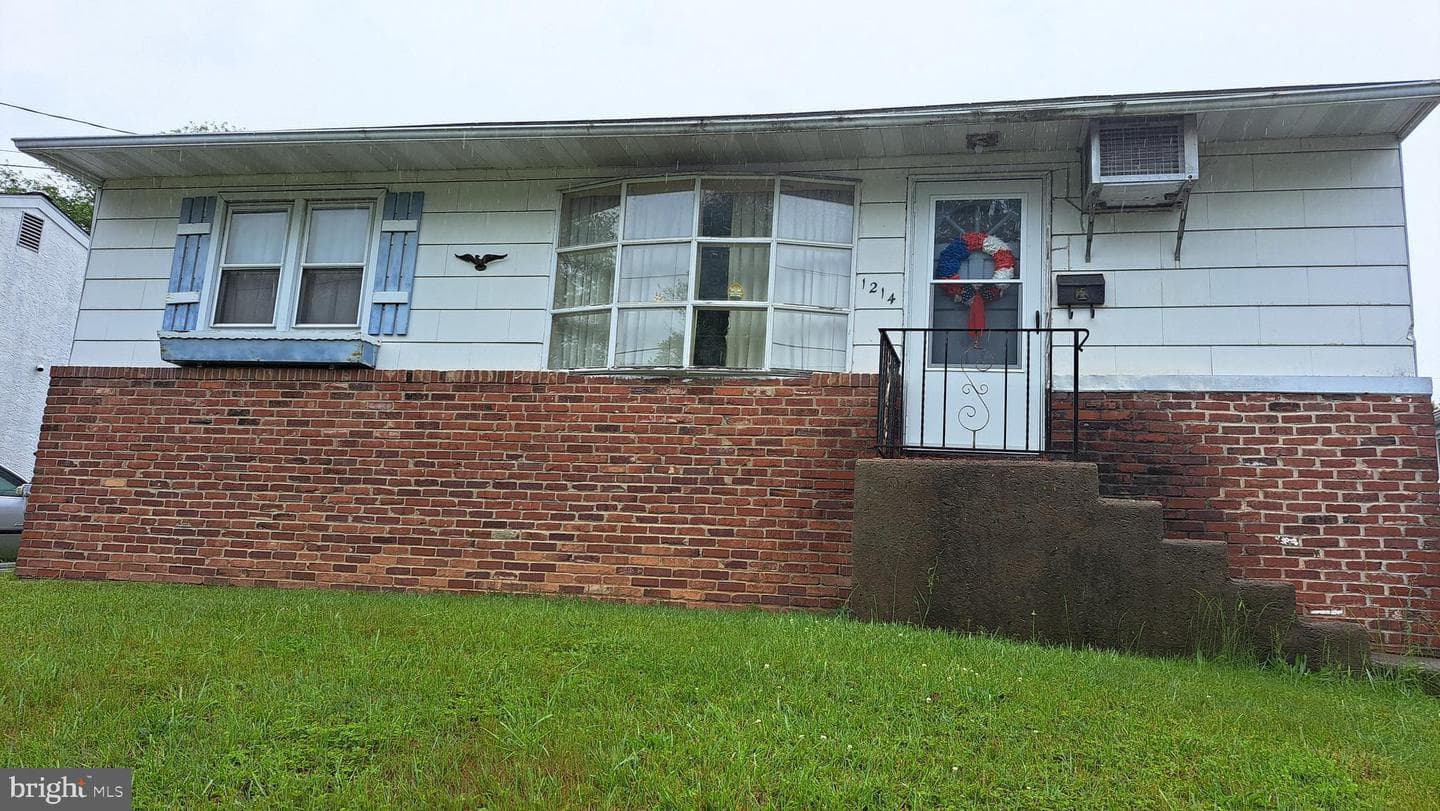 1214 Hall Avenue photo 7