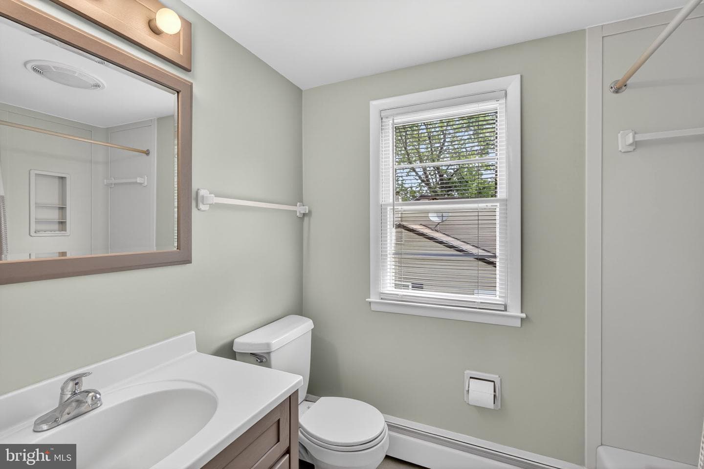 501 E 5th Street photo 30