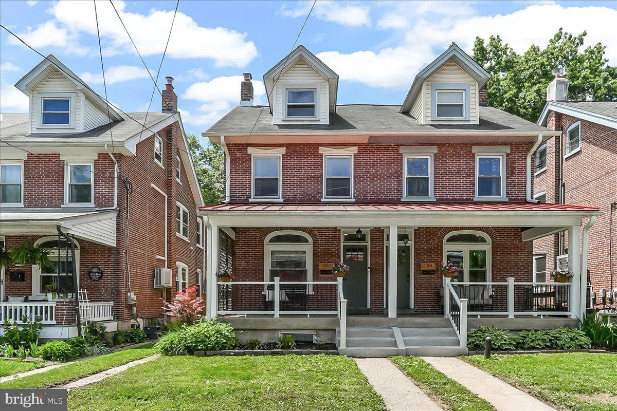 136 Walnut Street photo 2