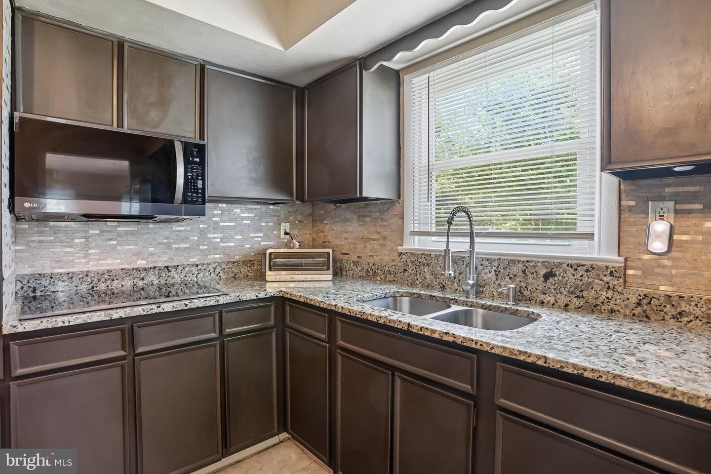 1040 East Avenue photo 7