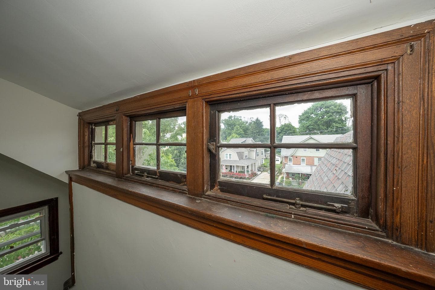 562 Barrett Avenue photo 27